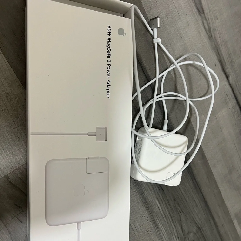 Apple 60w MagSafe 2 power adapter